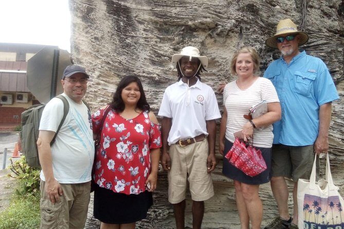 Dilly Dally Walking Tour of Nassau Attractions - Straw Market Finale: Shop with Context, Not Rush