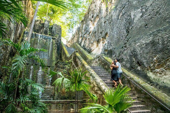 Discover Nassau Sightseeing Tour plus Atlantis Resort Visit - Downtown Nassau passes: Government House and Gregory’s Arch