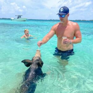 From Nassau: Swim with Pigs Safari - The boat ride: well-kept vessels and a relaxed crew