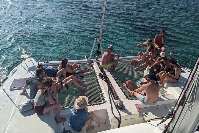 Nassau 3-stops: Snorkeling, Swimming Pigs, Turtles & Lunch - Food and drinks on board: what makes the day feel like a vacation