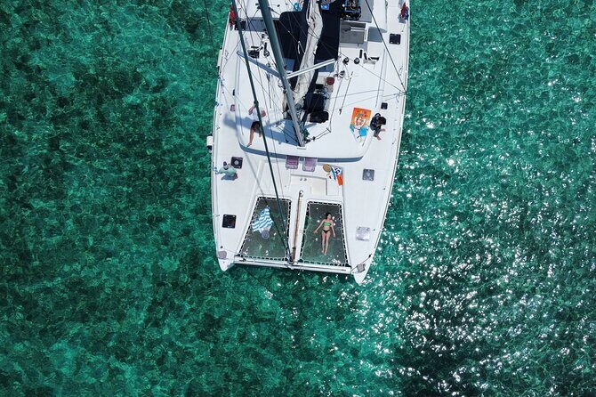 Nassau 3-stops: Snorkeling, Swimming Pigs, Turtles & Lunch - The catamaran comfort details that actually matter in Nassau heat