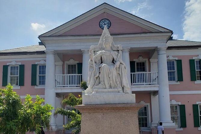 Nassau City Tour: 7 Attractions in the Bahamas - Paradise Island and Atlantis: Photos, Casino Pass-By, and Gift-Shop Browsing