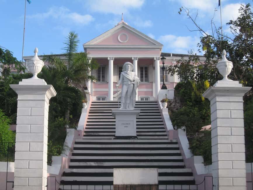 Nassau: Cultural Walking Tour of Downtown Nassau Attractions - Queen’s Staircase on Elizabeth Avenue: 66 steps with a heavy story