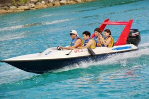 Nassau: Self-Drive Speedboat Ride and Pig Swimming Encounter - Taking the helm around Nassau: how the self-drive speedboat actually feels