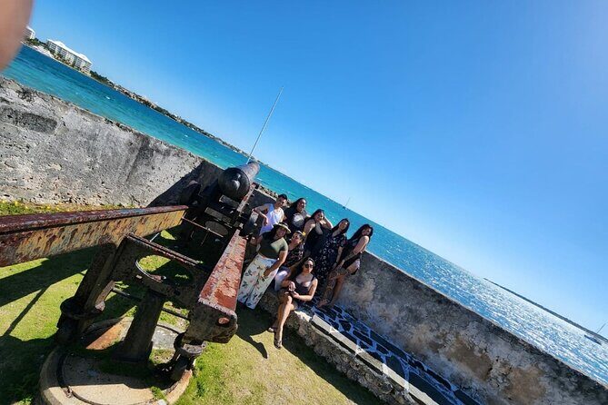 Nassau's Half Day Bus City Tour: Guided Tour with Free Samples - Stop 8: Arawak Cay (Fish Fry) and eating Nassau style