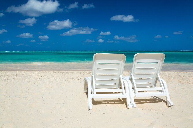 Paradise Cove Day Pass with Pickup from Freeport - How the Beach Time Works: Chairs, Bar Food, and Activities