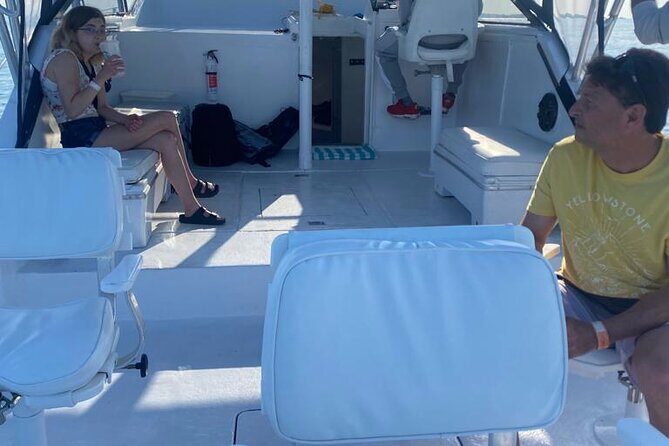 Private 38' Defender Sportfishing/Swim with Pigs in Nassau - Bottom fishing that doesn’t require a fishing-school degree