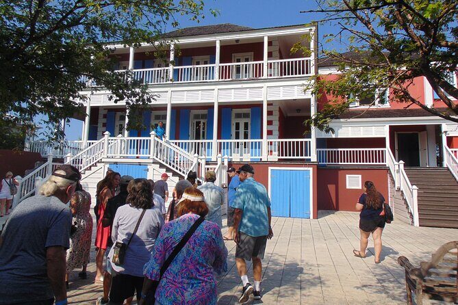 Private Guided Island Tour in Nassau Bahamas -Free Wifi & Drinks - Guide quality matters: names you’ll hear in the van and what they do well