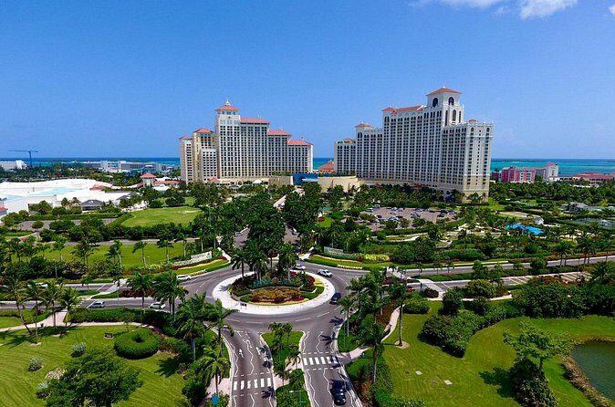 Round Trip Private Airport To Hotel Transfer in Nassau - Private, just your group: less waiting, more control