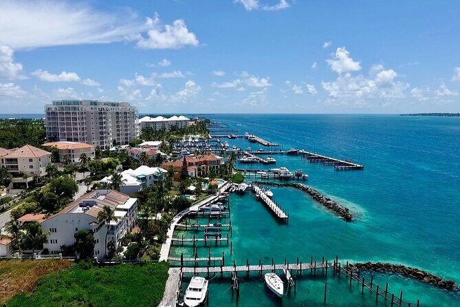 Round Trip Private Airport To Hotel Transfer in Nassau - Communication and drivers: why names like Pinky and Delano matter