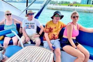 Semi Submersive Glass Bottom Boat Eco Tour in Paradise Island Bahamas - Paradise Island area stop: where the tour starts to make sense