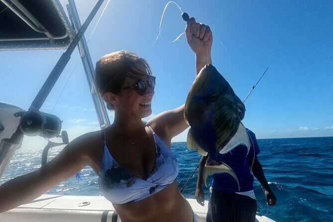 Ultimate SeaXscape Pigs/Turtles/Snorkel/Lunch/Drinks/PU/DO - Conch Show, Lunch, and Drinks: Local Flavor Without the Surprise Cost
